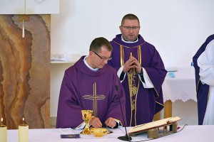 Slávnostná sv. omša novokňaza a nového kaplána dp. Zdenka Mravca (18.12.2022)